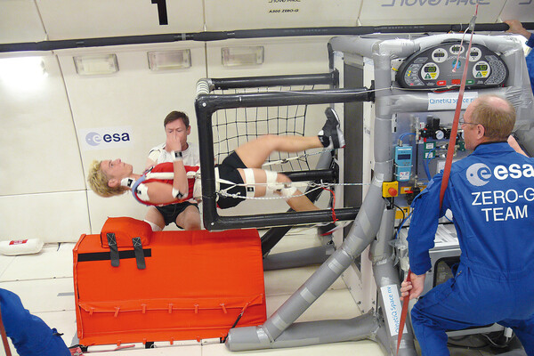 宇宙科学の研究でランニングマシンの駆動部を保護